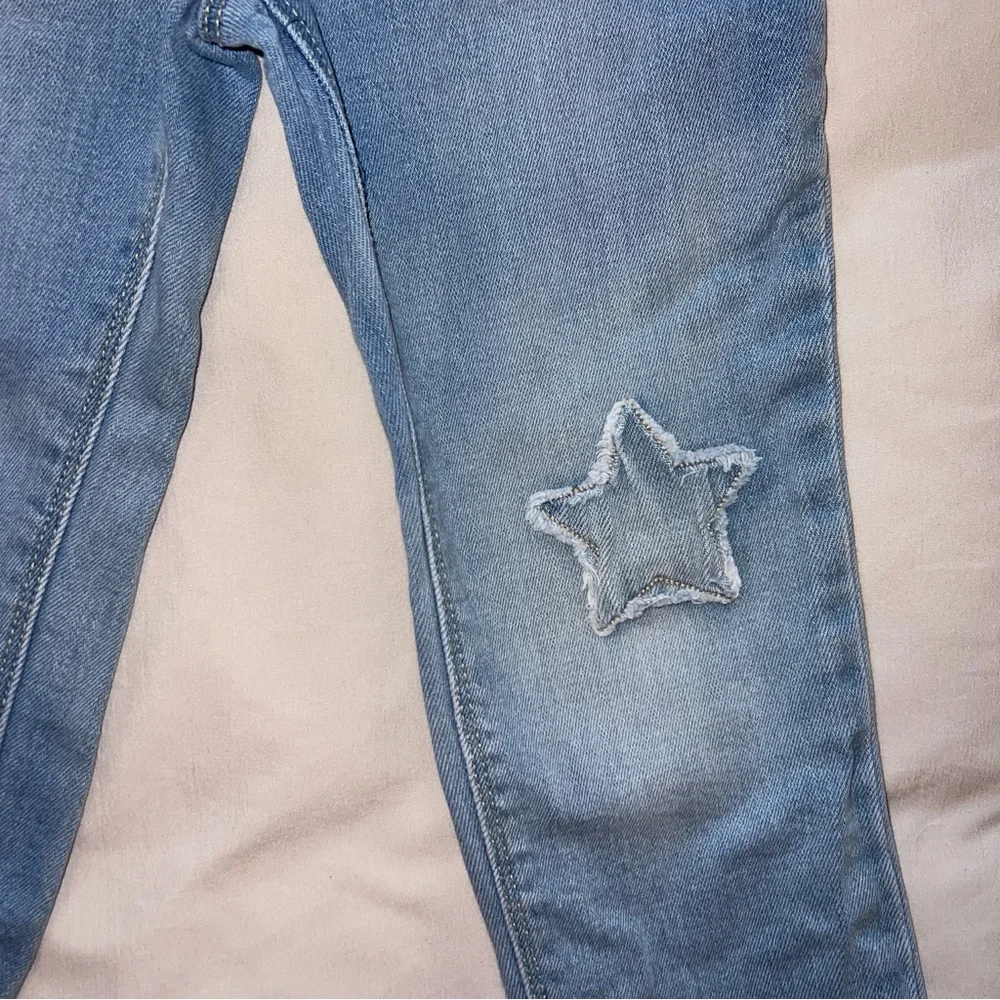 Old Navy Girl’s Light Blue Boyfriend Jeans with‎ Star Detail Size 4T